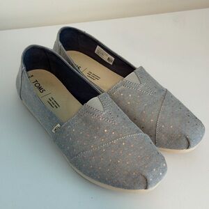 Women’s 10 Grey Toms with Rose Gold polka dots